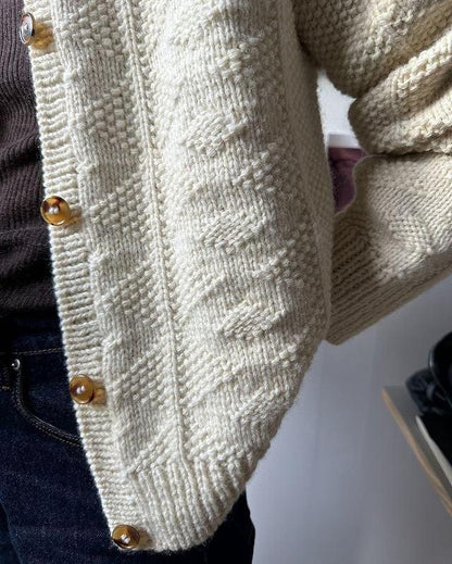 Zarte Pfirsich-Strickjacke mit langen Ärmeln